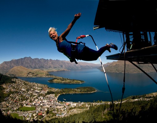 Divine-explore-experience-new-zealand--Lake-Wakatipu-Queenstown-AJ-Hackett-Bungy-New-Zealand