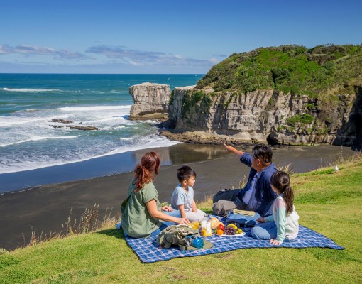 divine-explore-experience-new-zealand-family-Camilla_Rutherford-Muriwai-Auckland